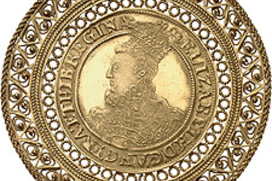 Königin Elisabeth von England (1558-1603), Sovereign in filigraner Schmuckfassung, Gold © SMB, Münzkabinett
