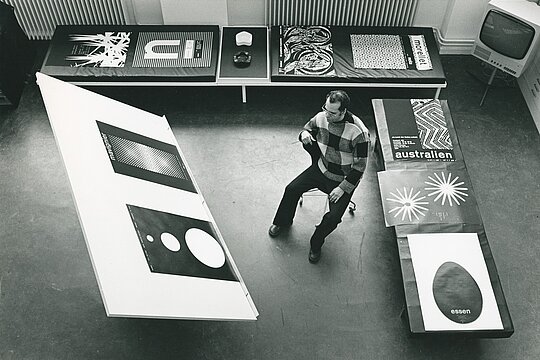 Mavignier im HFBK-Atelier
um 1981,Atelier Mavignier, Delmar Mavignier, Hamburg
Foto: Reinhard Strippelmann